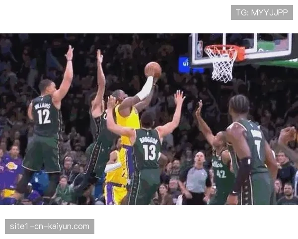 湖人中锋海斯右脚踝受伤中途退赛 对阵凯尔特人比赛不会回归